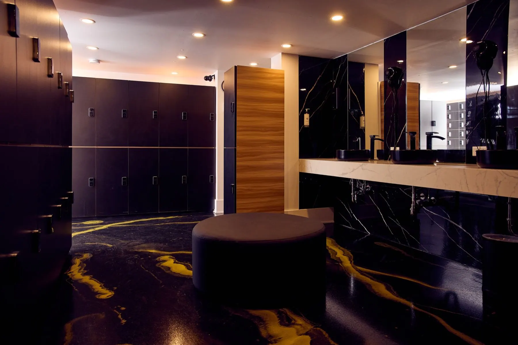 Capsule Hôtel Saint-Laurent — interior view 4